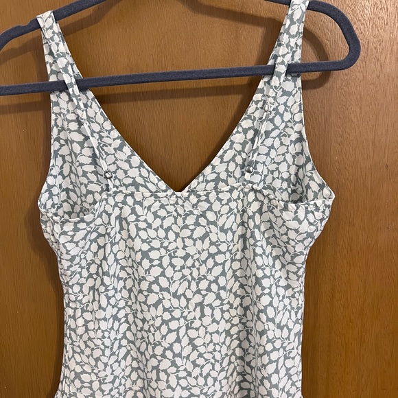 Abercrombie & Fitch White and Gray Patterned Tank Top - Picture 2 of 5